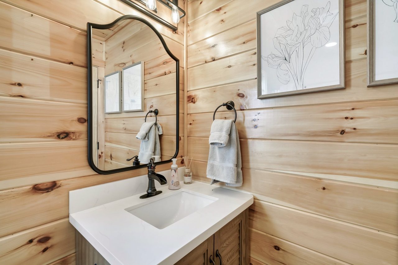 Bath 2: en-suite with standing shower