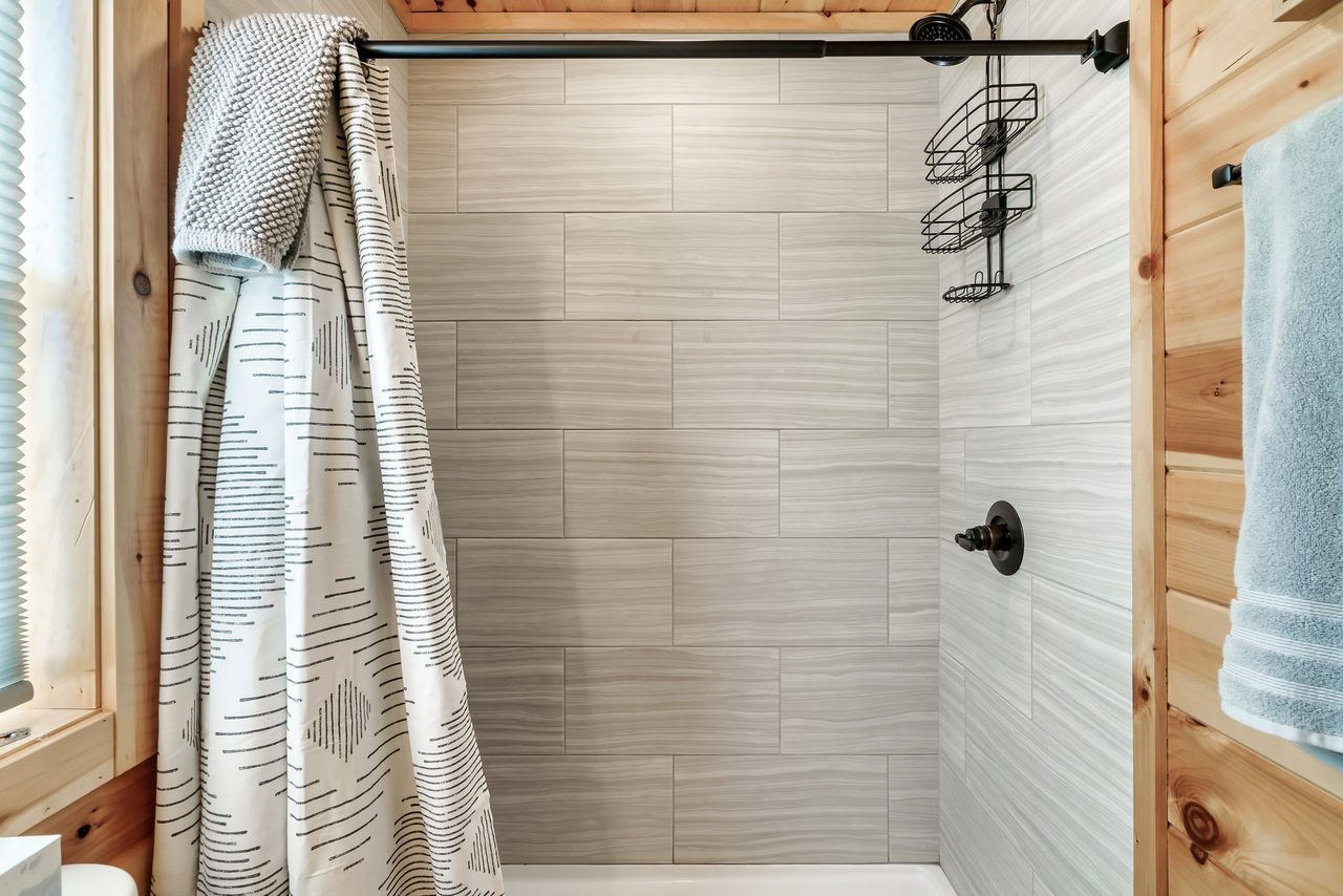 Bath 3: en-suite with standing shower