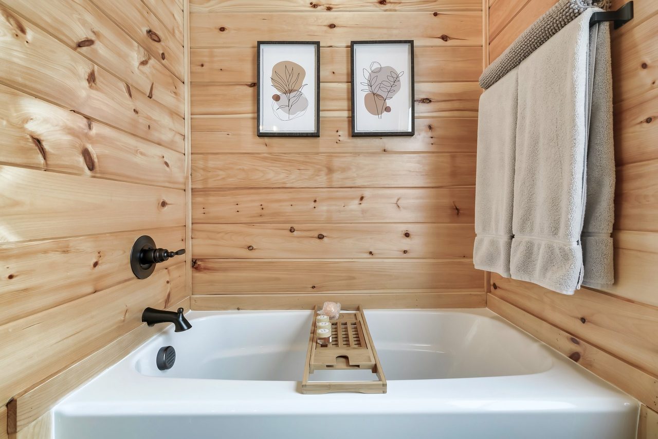 Bath 1: Entry level en-suite with tub and standing shower